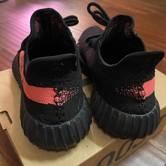 EUC Yeezy Boost 350 V2 Core Black Red size 5.5 - Picture 6 of 9
